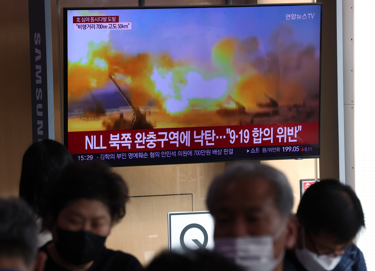 This photo, taken Oct. 14, 2022, shows a news report on North Korea's firing of artillery shots into maritime buffer zones being aired on a television at Seoul Station in central Seoul. (Yonhap)