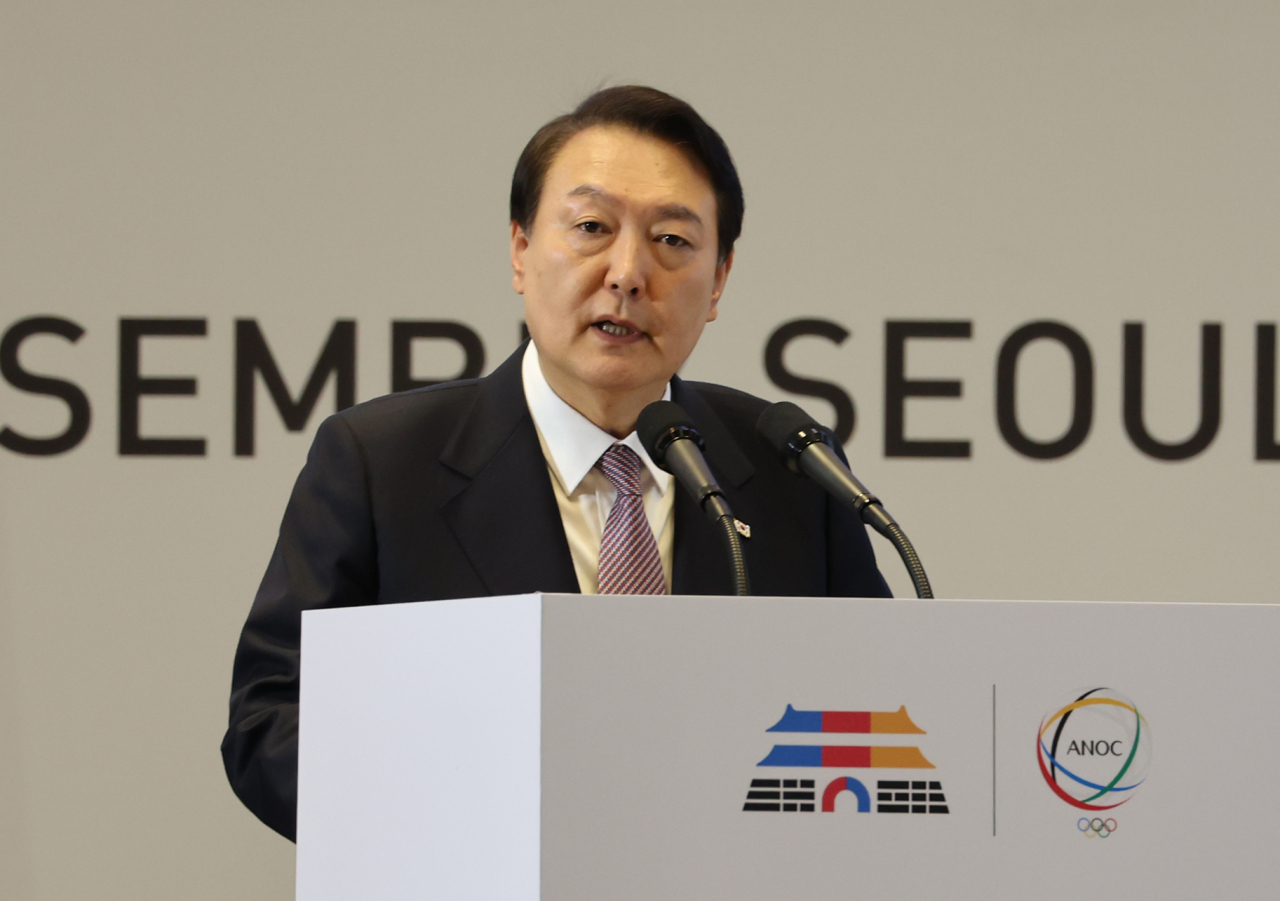 윤석열 대통령 19일 오전 서울 강남구 코엑스에서 열린 국가올림픽위원회연합회(ANOC) 총회에서 기조연설을 하고 있다. [연합]