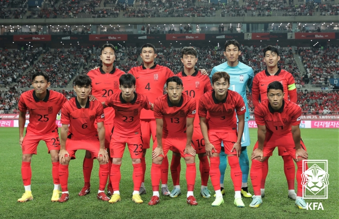 카타르 월드컵에서 태극전사들이 입을 빨강색 유니폼. [ 대한축구협회 제공]