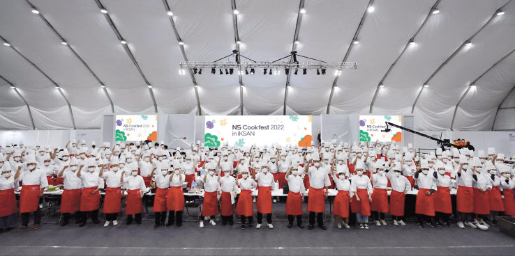 대한민국 최대 요리축제 NS Cookfest 2022가 20일 전북익산 하림 퍼스트키친에서 열린 가운데, 200명의 셰프들이 자신만의 레시피를 선보이며 치열한 요리경합을 펼쳤다. [NS홈쇼핑 제공]