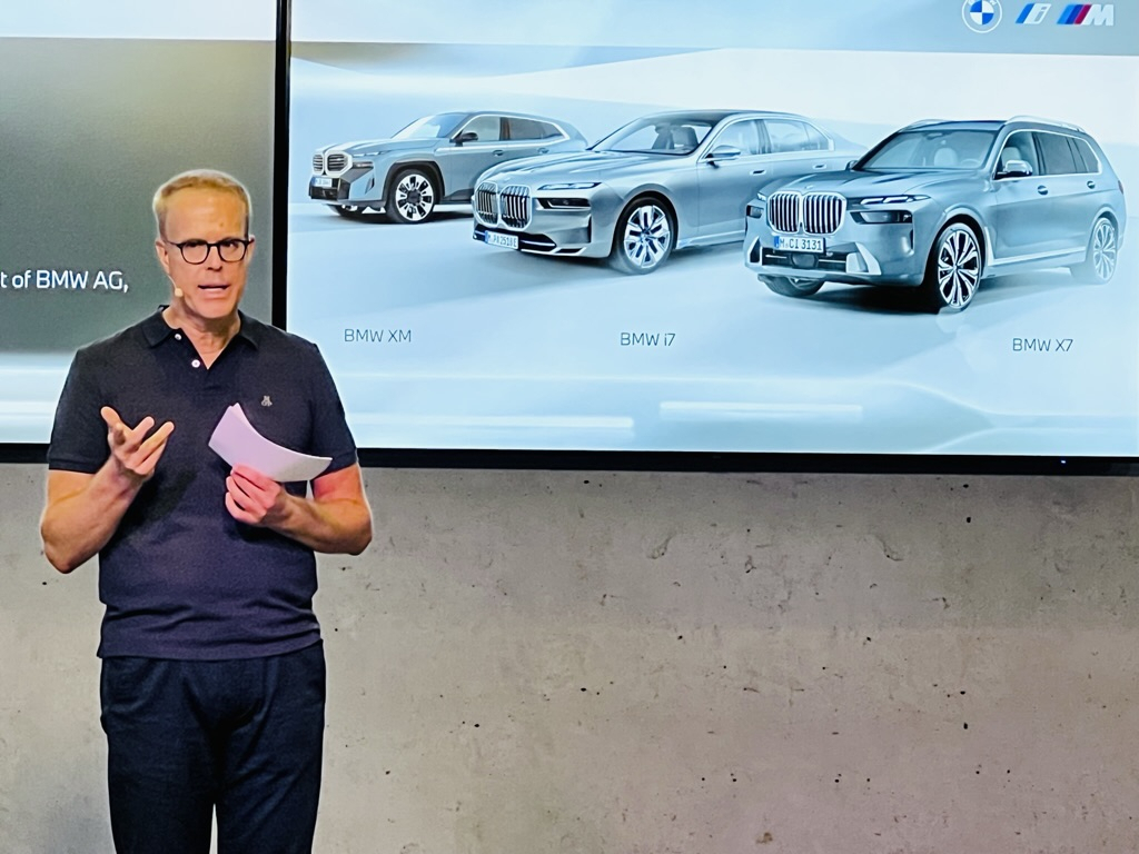 프랭크 웨버 BMW그룹 기술개발총괄 이사가 지난 13일 미국 캘리포니아주 팜스프링스에서 열린 BMW 7시리즈 프레젠테이션에서 개발 방향성을 설명하고 있다. [정찬수 기자]