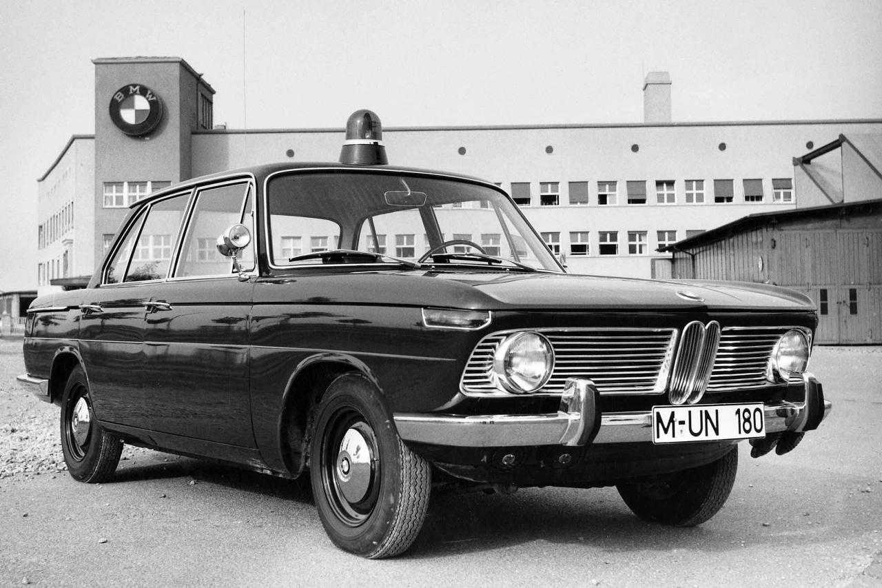1960년대에 선보인 ‘BMW 1500’은 ‘노이에 클라쎄’ 제품군을 대표하는 모델이다. BMW그룹은 2025년 선보이는 전기차 전용 플랫폼에 ‘노이에 클라쎄’를 다시 채용했다. 과거에 선보였던 혁신을 재현하겠다는 전략이 엿보인다. [BMW그룹 제공]