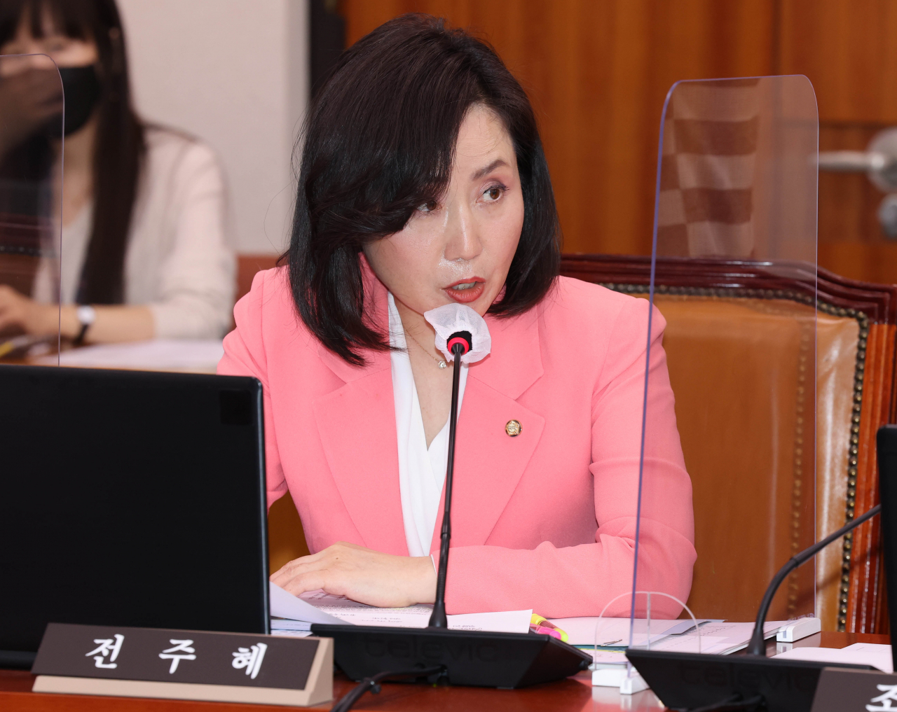 전주혜 국민의힘 의원이 13일 국회에서 열린 법제사법위원회 고위공직자범죄수사처에 관한 국정감사에서 질의하고 있다. 이상섭 기자