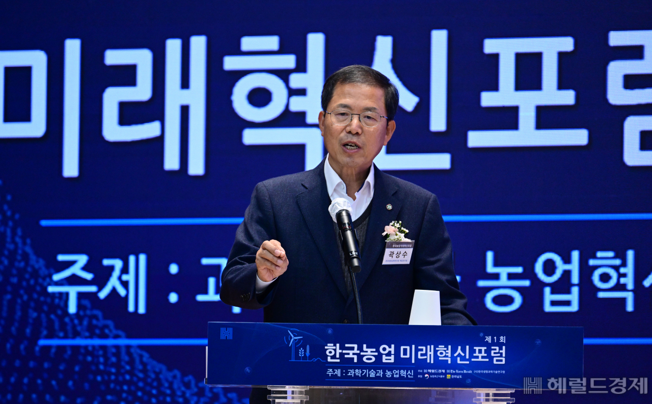 곽상수 한국생명공학연구원 책임연구원이 20일 오후 광주 김대중컨벤션센터 열린 제1회 한국농업미래혁신포럼에서 ‘기후위기와 식량안보’에 대해 주제 발표하고 있다. 광주=박해묵 기자