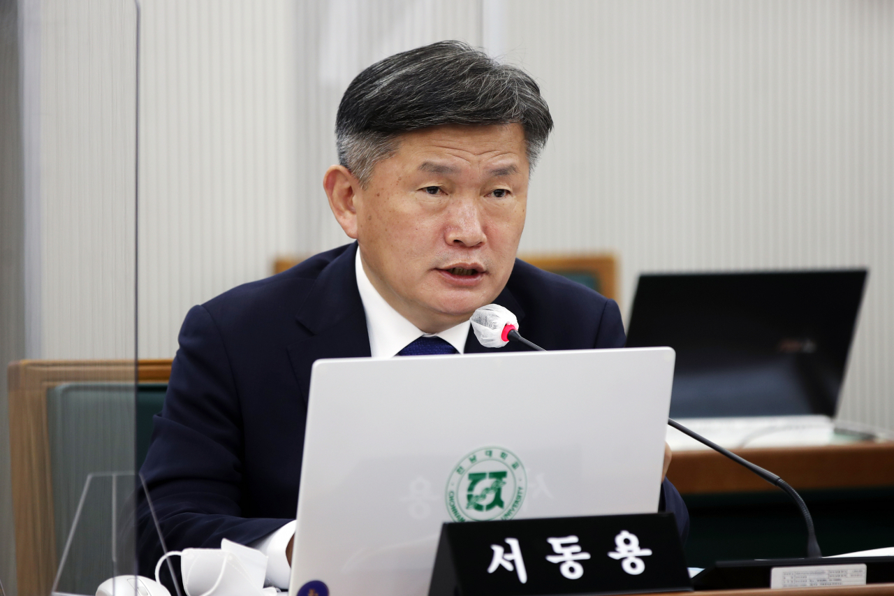 국회 교육위원회 소속 더불어민주당 서동용 의원이 지난 12일 오전 광주 북구 전남대학교에서 열린 전남대·전북대·제주대 및 각 대학병원에 대한 국정감사에서 질의하고 있는 모습. [연합]