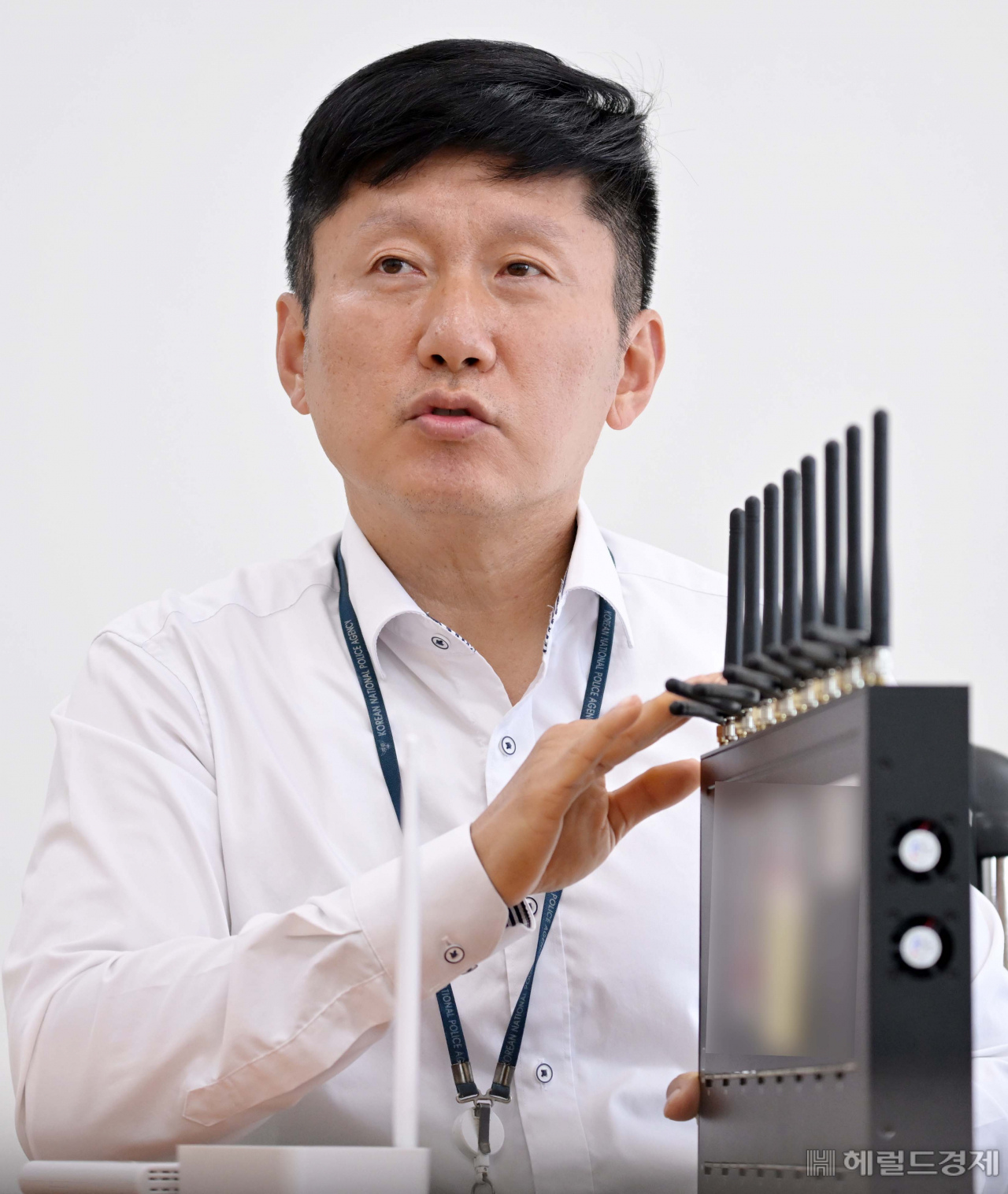 박범호 서울 영등포경찰서 수사2과 전화금융사기전담팀장은 “수사기관이나 가족을 빙자해 연락이 오면 금전적인 요구를 하는지부터 주의 깊게 봐야한다”며 “절대 관공서에서는 문자나 전화로 돈을 요구하지 않는다”고 주의를 요했다. 이상섭 기자