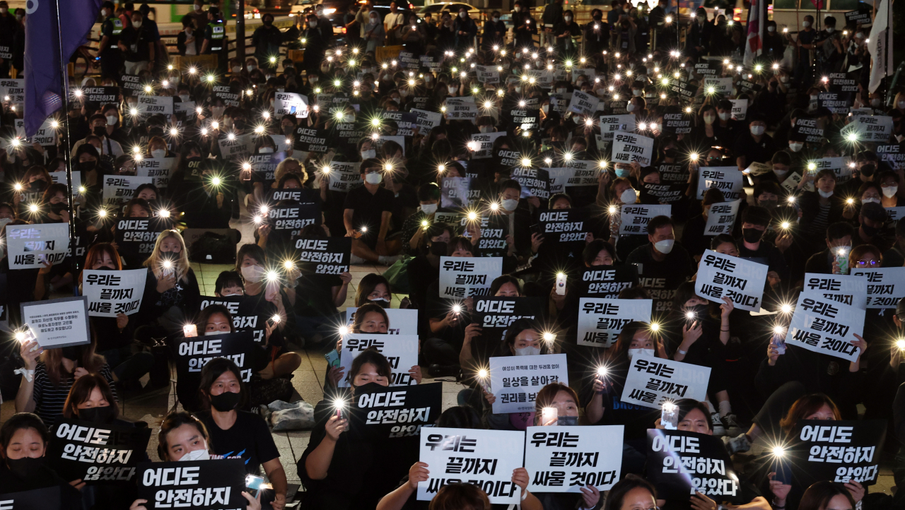지난달 22일 서울 종로구 종각역 앞에서 신당역 여성노동자 살해 규탄 집회가 열리고 있는 모습. [연합]