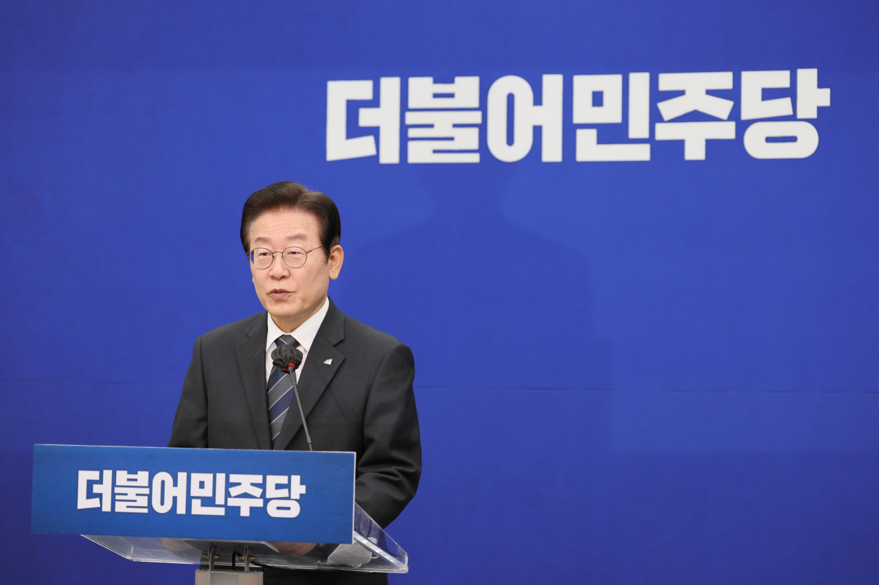 이재명 더불어민주당 대표가 21일 국회에서 긴급 기자회견을 갖고 있다. 이상섭 기자