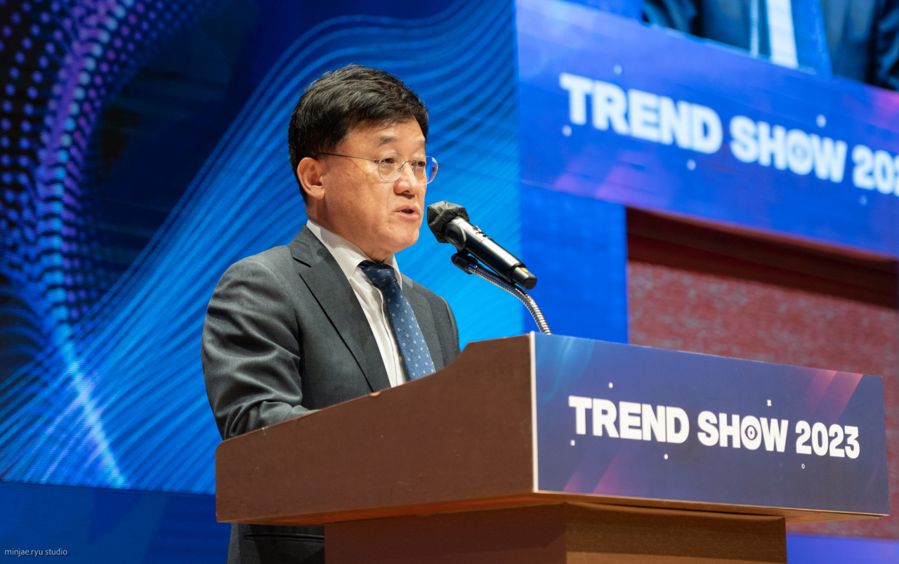 정만기 무역협회 부회장이 21일 삼성동 코엑스에서 열린 ‘트렌드 쇼 2023’ 개막식에서 환영사를 하고 있다. [무협 제공]