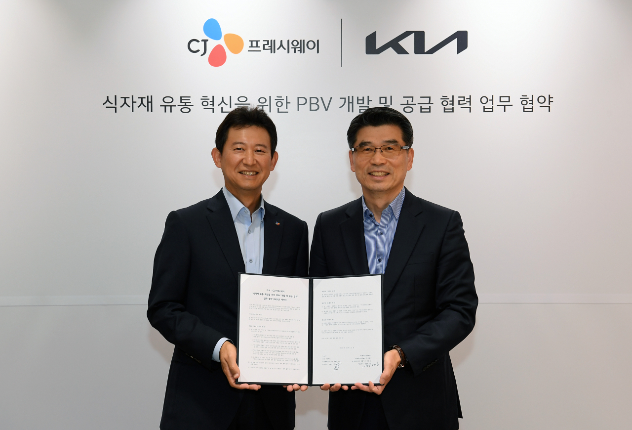 정성필(왼쪽부터) CJ프레시웨이 대표이사, 기아 송호성 사장. [기아 제공]