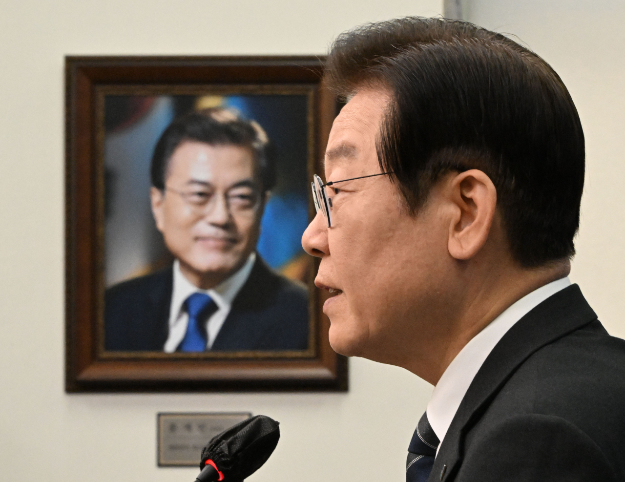 이재명 더불어민주당 대표가 21일 오전 국회 당대표 회의실에서 특별 기자회견을 하고 있다. 이상섭 기자