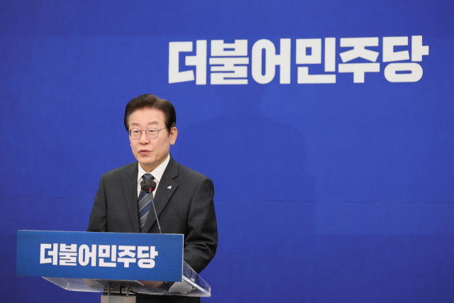 이재명 더불어민주당 대표가 21일 국회에서 긴급 기자회견을 갖고 있다. [이상섭 기자]