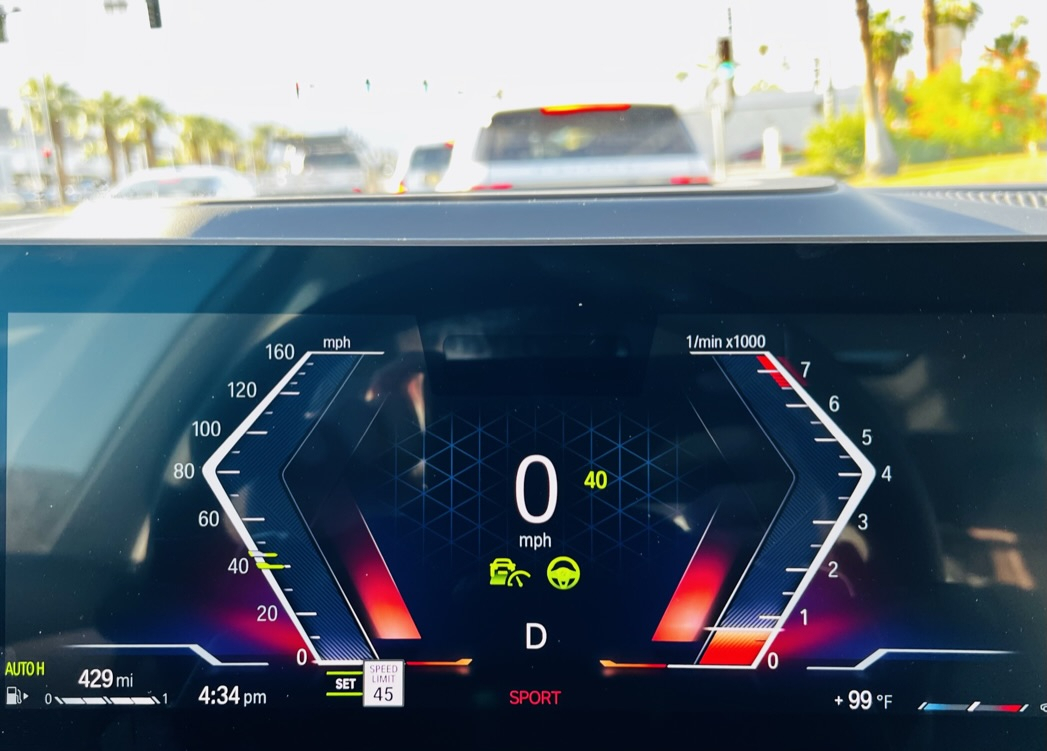 ‘뉴 X7’에 탑재된 최신 BMW iDrive 시스템은 ‘BMW OS 8’ 기반으로 작동한다. 정교한 그래픽은 빠르고 부드럽다. 디자인 역시 첨단 이미지에 어울린다. [정찬수 기자]
