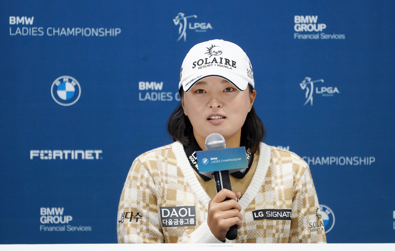 고진영이 18일 강원도 원주의 오크밸리 컨트리클럽에서 열린 미국여자프로골프(LPGA) 투어 BMW 레이디스 챔피언십 기자회견에서 답변하고 있다. 연합뉴스