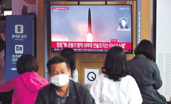 북한이 9·19 군사합의 위반이 명백한 포병 사격까지 감행하며 동시다발적으로 도발을 감행하는 등 한반도 정세가 급박하게 돌아가고 있다. 사진은 지난 14일 오전 서울역 대합실 모습. 박해묵 기자