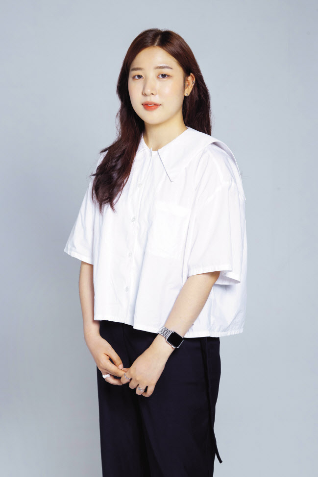 폐어망 소재로 의류를 디자인하는 스타트업 컷더트래쉬의 임소현 대표는 최근 헤럴드경제와의 인터뷰를 통해 “내후년까지 연간 4t의 폐어망 재활용 소재를 사용하는 것이 목표”라고 말했다. [컷더트래쉬 제공]