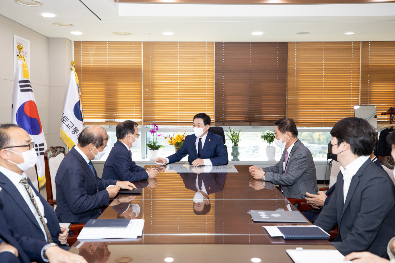 24일 정부세종청사에서 ‘원희룡 국토부 장관·1기 신도시 지자체장 간담회’가 열렸다. [국토교통부 제공]
