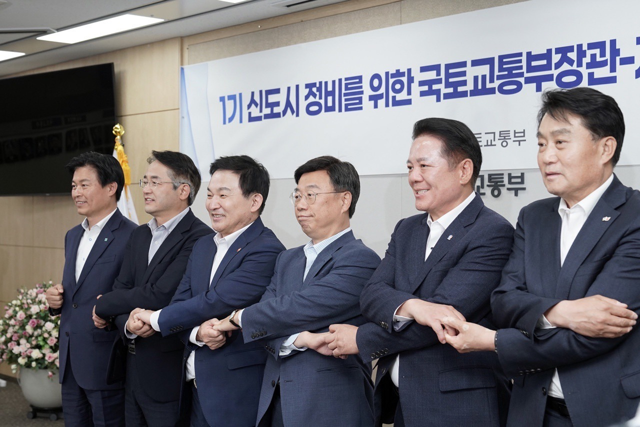왼쪽에서 4번째 신상진 성남시장[성남시 제공]