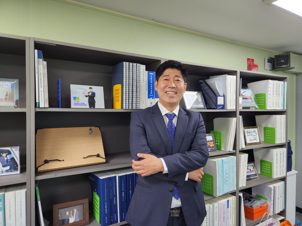 정진술 서울시의회 더불어민주당 대표의원이 24일 헤럴드경제와 인터뷰에서 “직접 세상을 만들어가는 일에 큰 소명을 느낀다”며 환하게 웃고 있다. 이영기 기자