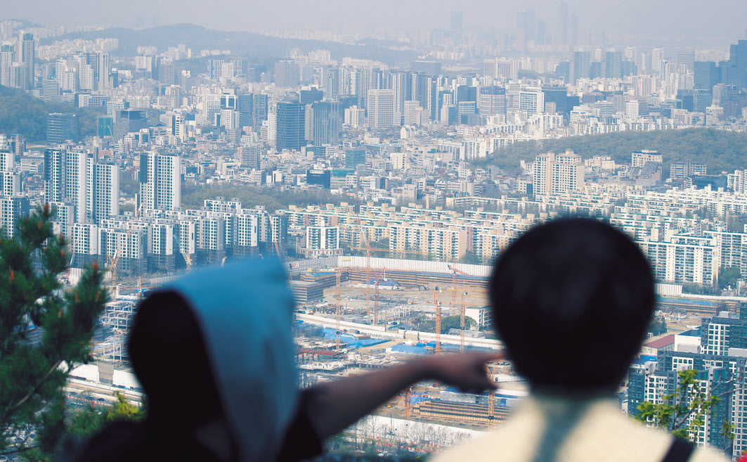 서울 강남구 대모산 전망대에서 바라본 강남 아파트 일대. [연합]