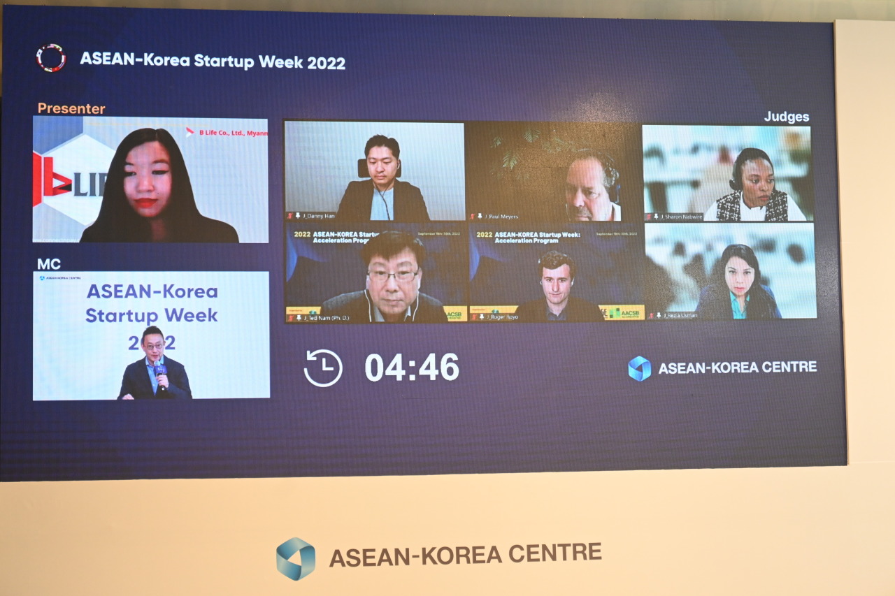 A startup representative presents its business model to judges during ASEAN startup pitching contest on Thursday.(Sanjay Kumar/The Korea Herald)