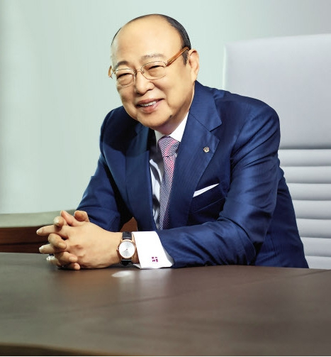 김승연 회장은 창립 70주년 기념사를 임직원들에게 직접 발표했다 [한화 제공]