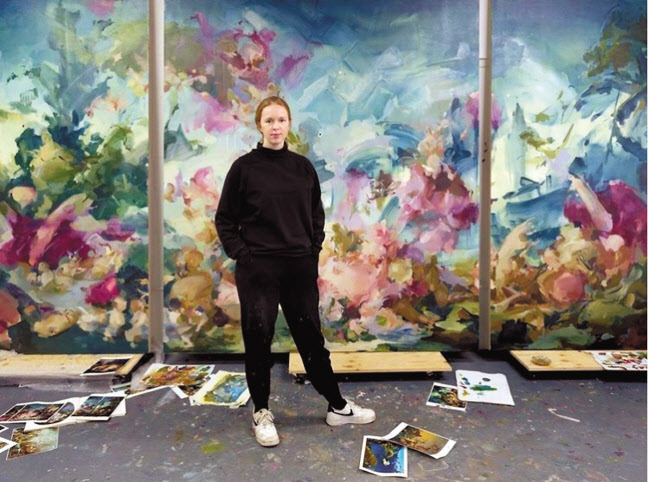 플로라 유크노비치 ⓒFlora Yukhnovich and Victoria Miro, Photo by Eva Herzog