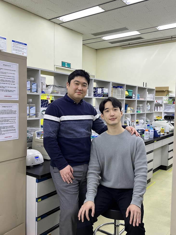 오승수(왼쪽) 포스텍 교수와 이민종 연구원.[포스텍 제공]
