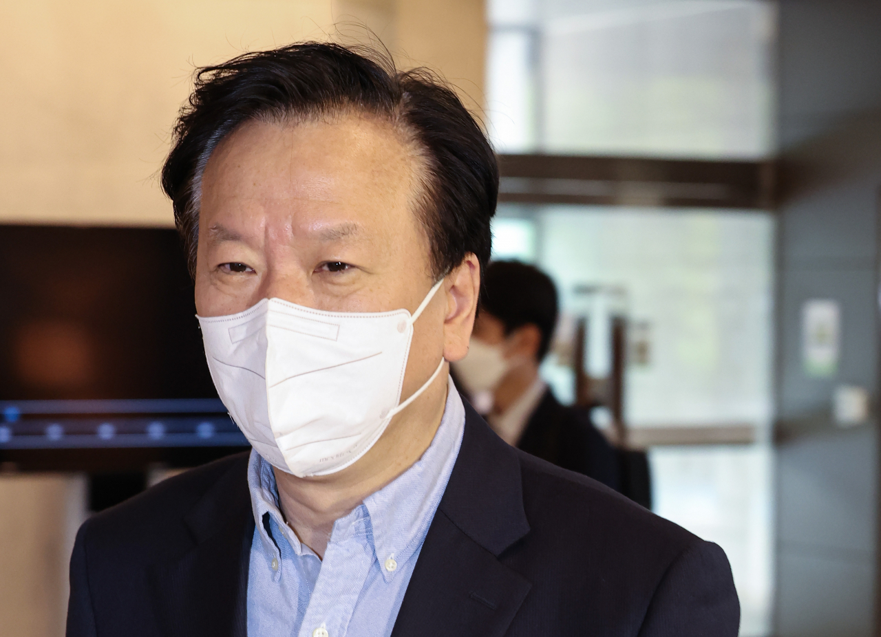 지난 4월 21일 당시 정호영 보건복지부 장관 후보자가 오전 서울 서대문구 국민연금공단 충정로 사옥에 마련된 국회 인사청문회 준비 사무실로 출근하고 있다. [연합]