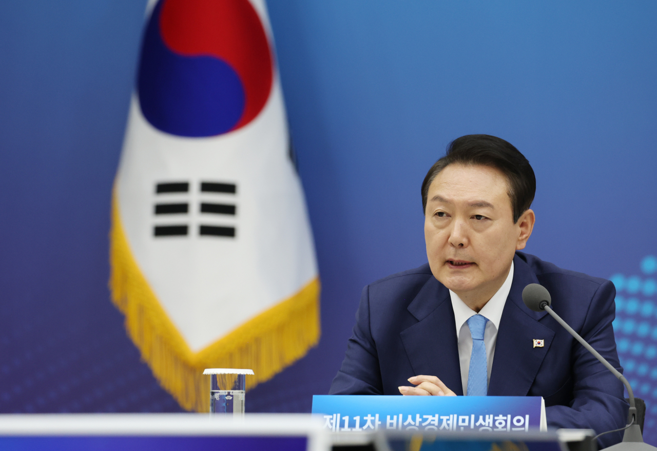 윤석열 대통령이 지난달 27일 서울 용산 대통령실 청사에서 열린 제11차 비상경제민생회의에서 발언을 하고 있다. [연합]