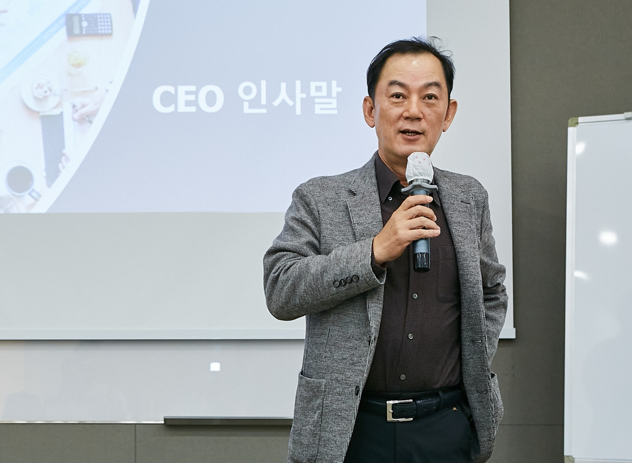 명성 SK어스온 사장이 지난 27일 SK무의연수원에서 열린 전략워크숍에서 인사말을 하고 있다. [SK어스온 제공]