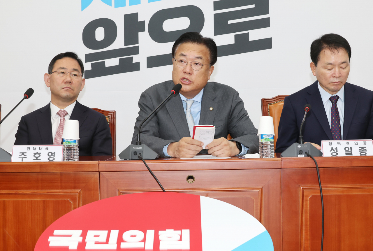 국민의힘 정진석 비상대책위원장이 27일 오전 국회에서 열린 비대위원회의에서 발언하고 있다. 이상섭기자