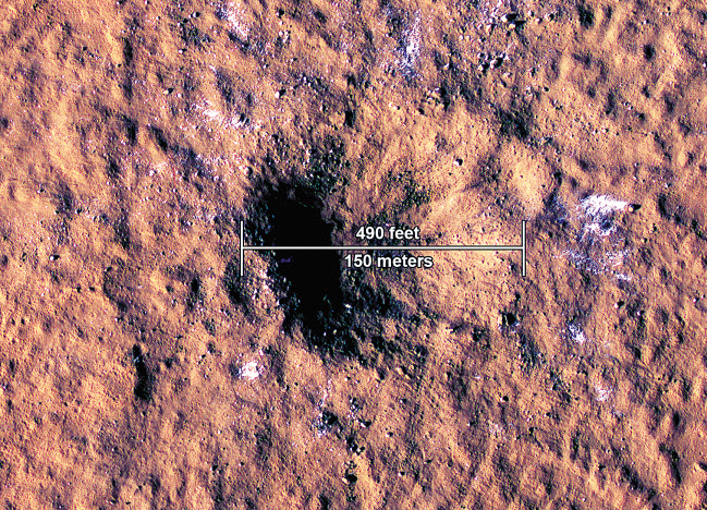 미국 항공우주국(NASA)이 지난해 크리스마스이브(12월 24일) 화성에서 발생한 운석 충돌로 아마조니스 플라니티아로 불리는 화성의 평원 지대 표면에 폭 150ｍ, 깊이 21ｍ의 대형 충돌구가 만들어졌다고 27일(현지시간) 밝혔다. 이 과정에서 바위 크기의 얼음덩어리가 발견됐고, 충돌로 발생한 지진파 분석을 통해 땅속 마그마의 존재도 확인됐다. [NASA]