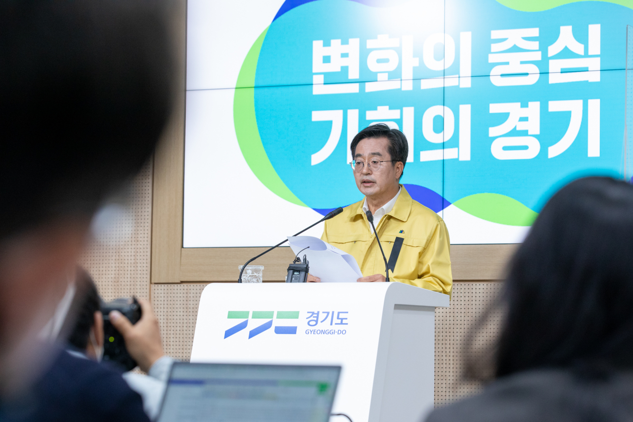 31일 오전 경기도청 브리핑룸에서 김동연 경기도지사가 이태원 사고 관련 기자회견을 하고 있다.