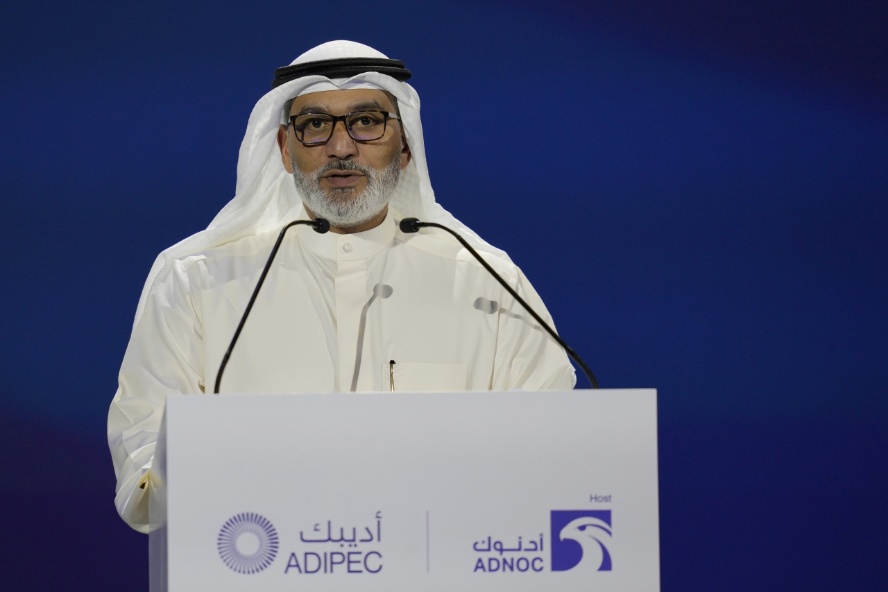 하이탐 알 가이스(Haitham Al Ghais) 석유수출기구 사무총장(OPEC) 사무총장이 31일(현지시간) 아부다비 오일, 가스 산업전시회에서 발언을 하고 있다. 같은날 OPEC은 연례보고서를 통해 석유 수요 상승을 전망하면서 석유 산업에 대한 추가적인 투자가 필요하다고 밝혔다. [AP]