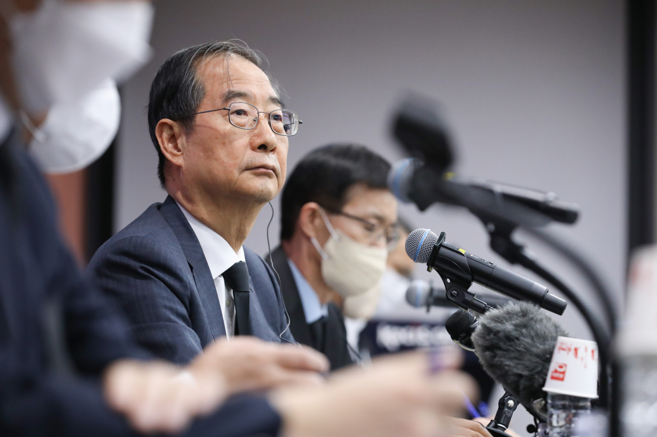 한덕수 국무총리가 1일 오후 서울 중구 프레스센터에서 '이태원 사고' 관련 외신기자 간담회를 하고 있다.[연합]