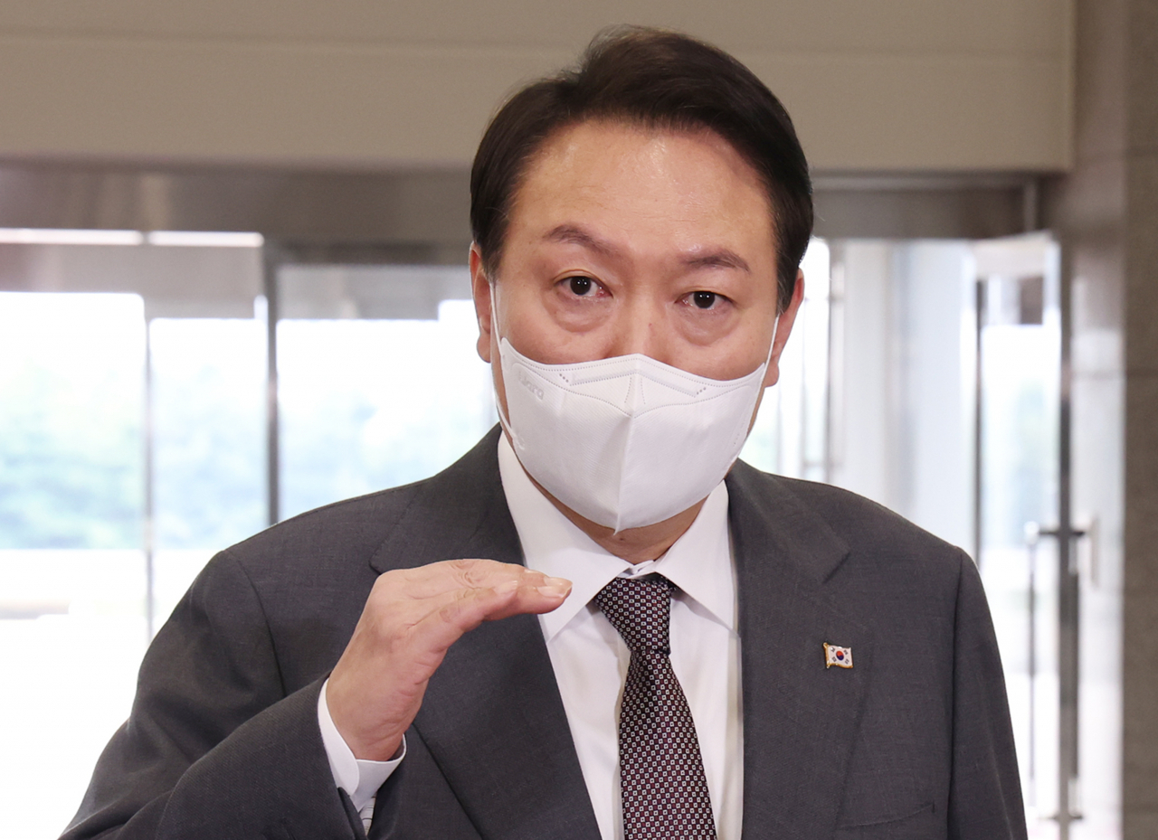 President Yoon Suk-yeol speaks to reporters as he arrives at the presidential office in Seoul on Oct. 14. (Yonhap)