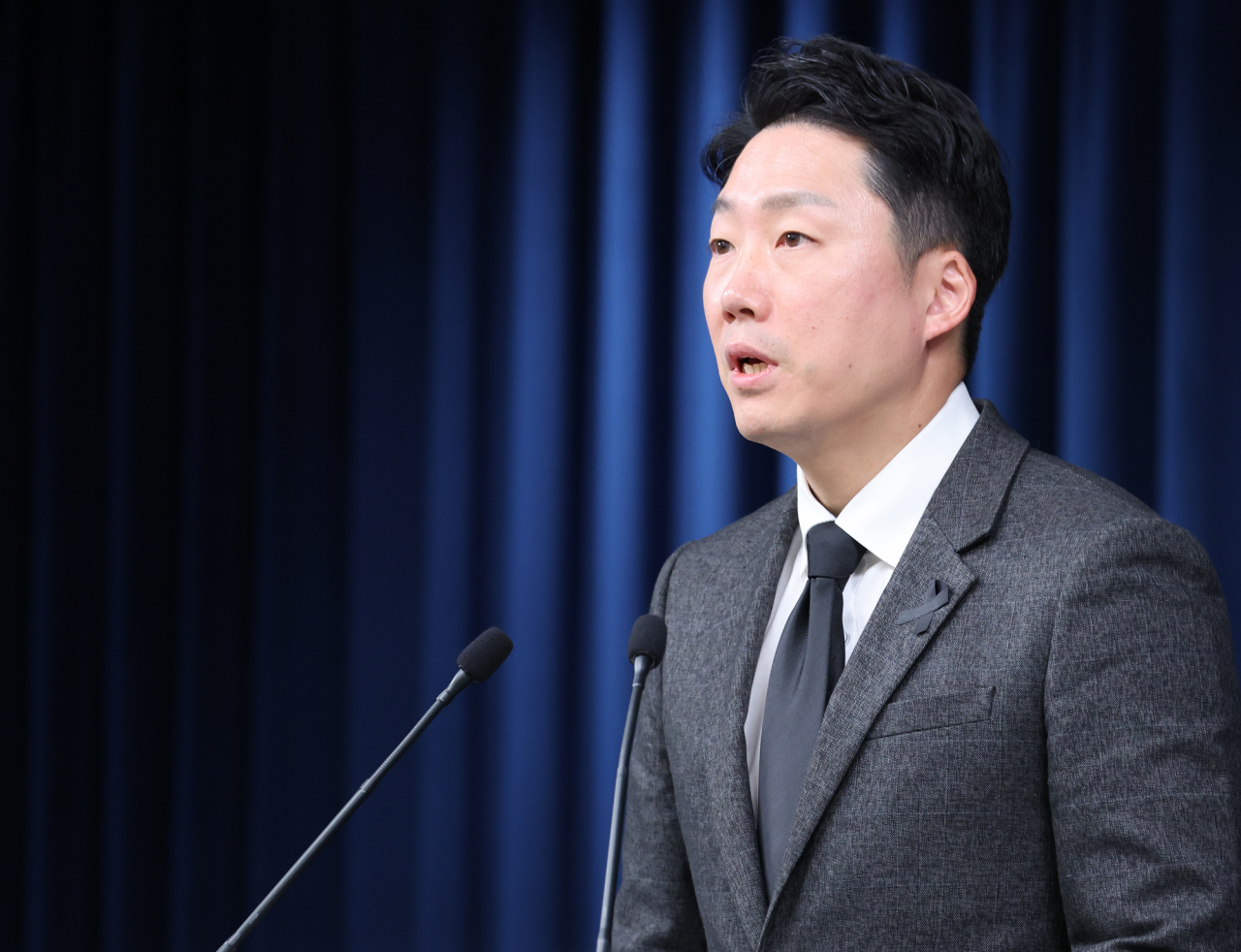 이재명 대통령실 부대변인이 2일 오후 서울 용산 대통령실 청사에서 현안 관련 브리핑을 하고 있다. [연합]