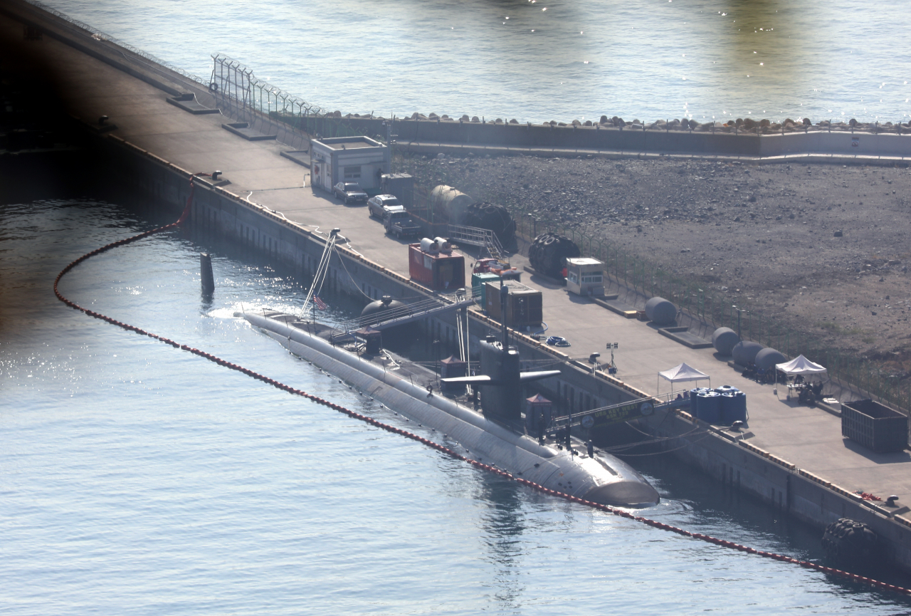 2일 부산 해군작전사령부 작전기지에 미 핵추진 잠수함 USS 키웨스트(SSN722)가 입항해 있다. [연합]