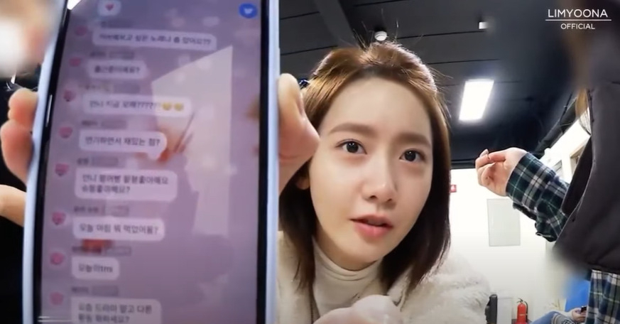 소녀시대 윤아가 디어유 '버블' 서비스를 소개하고 있다. [온라인 커뮤니티]