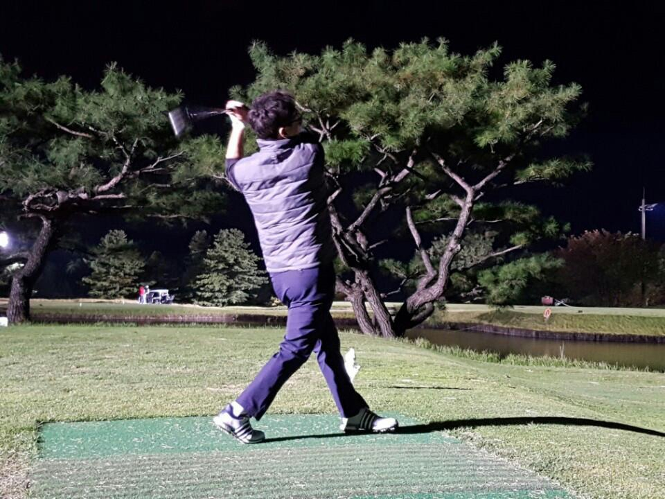 야간골프를 즐기는 골퍼의 모습. 사진은 기사내용과 관계없음.