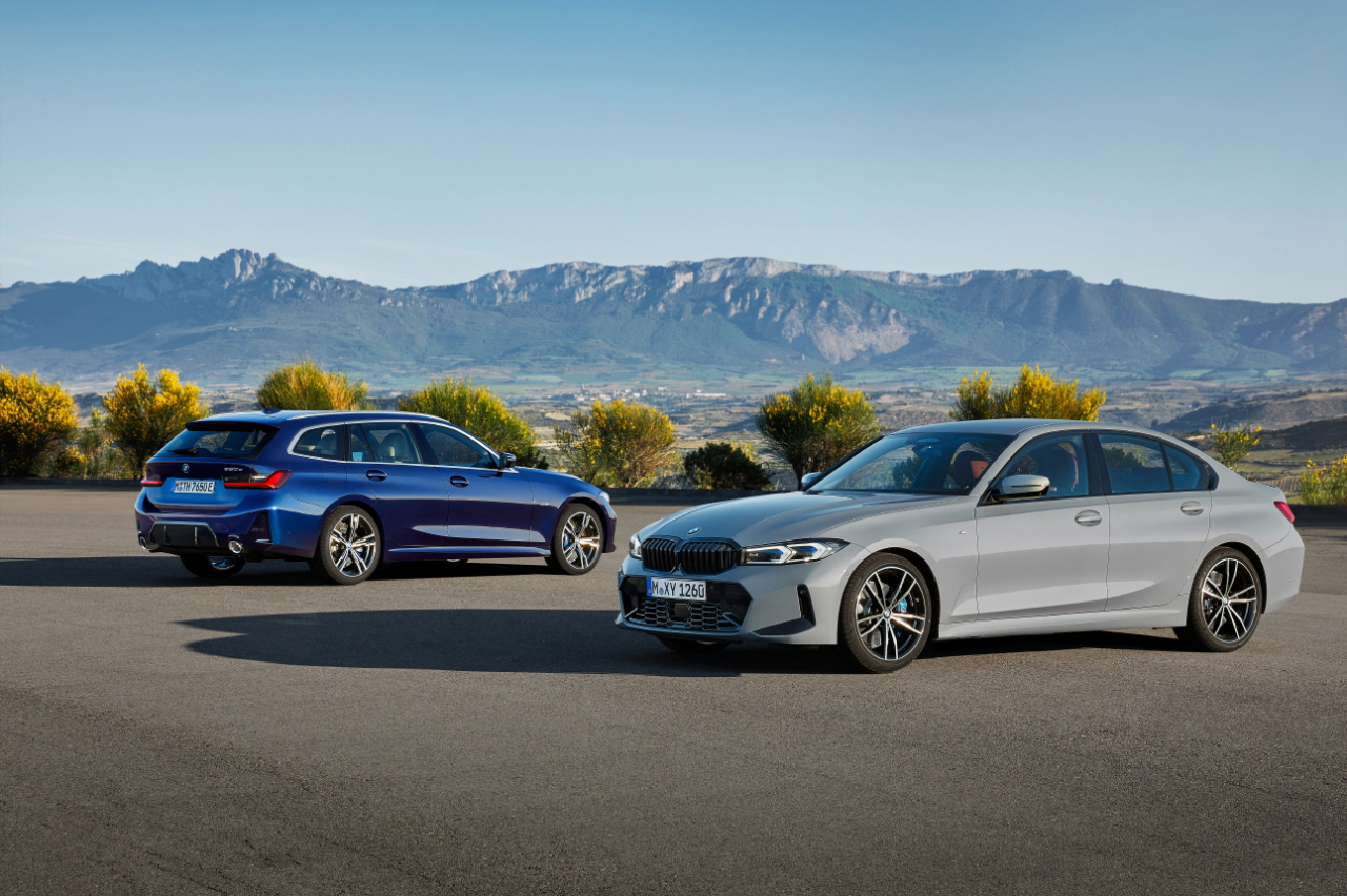 BMW 뉴 3시리즈 세단(오른쪽) 및 투어링. [BMW 코리아 제공]