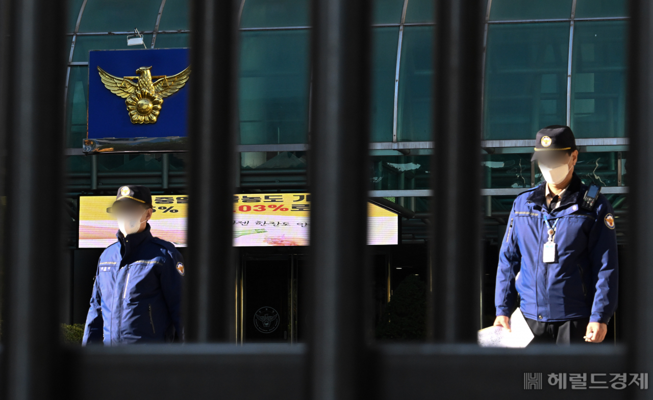 윤희근 경찰청장이 이태원 압사 참사와 관련해 경찰의 미흡한 대응을 인정하고 대국민 사과를 한 가운데 지난 2일 서울 서대문구 미근동 경찰청에 적막감이 흐르고 있다. 임세준 기자
