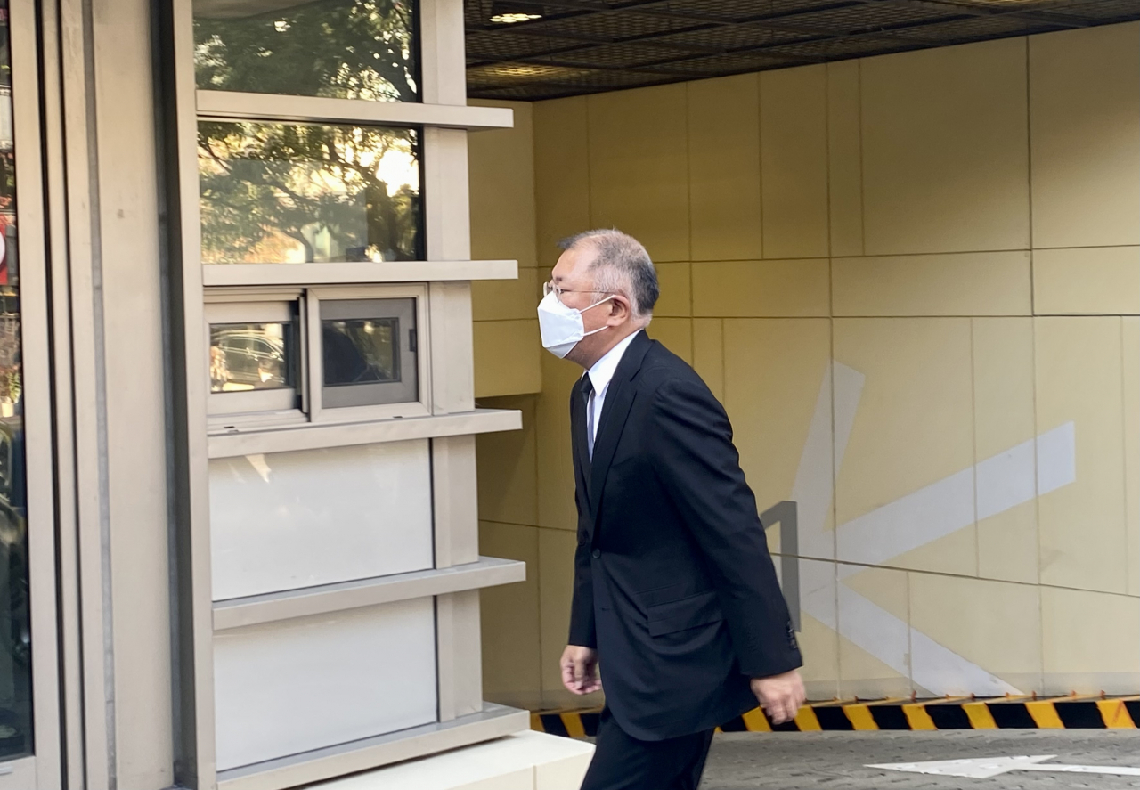 정의선 현대자동차 그룹 회장이 6일 오후 1시 54분께 서울 중구 필동 CJ인재원에 마련된 고(故) 손복남 CJ그룹 고문 빈소에 도착했다. [신주희 기자 / joohee@heraldcorp.com]