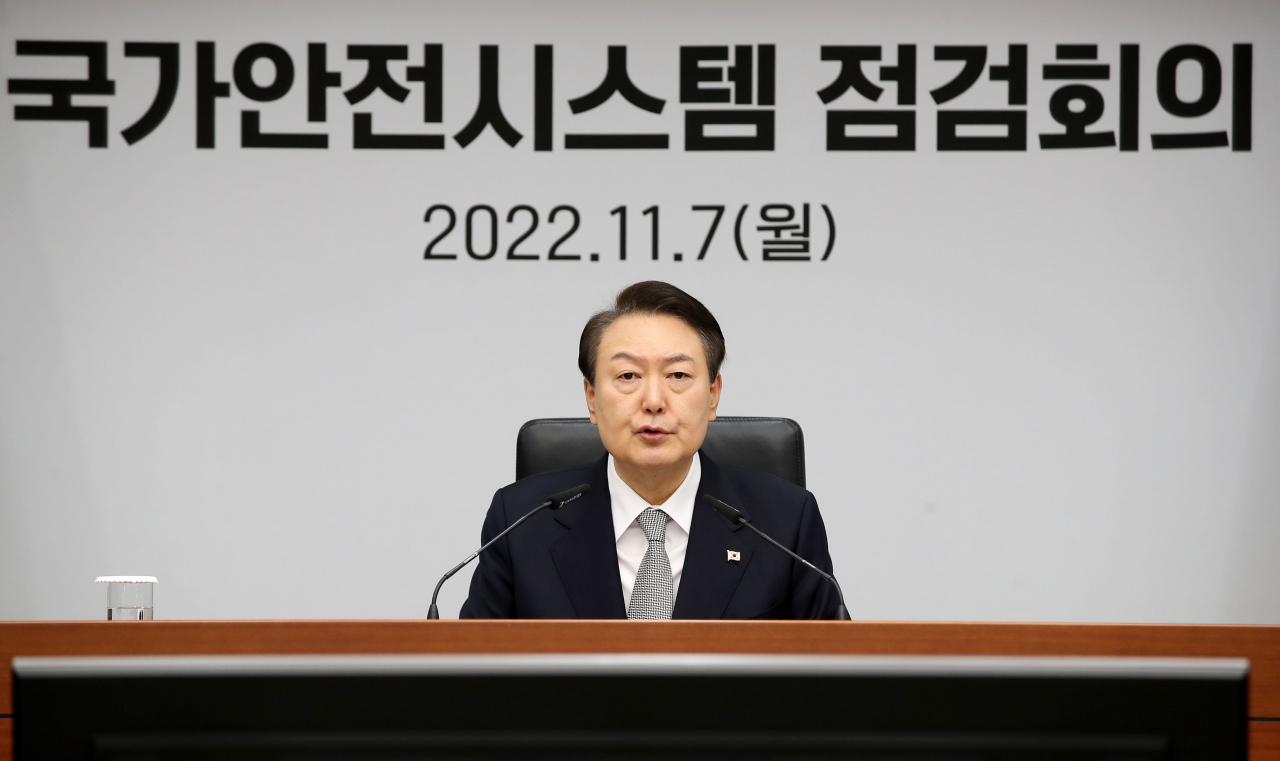 윤석열 대통령이 7일 오전 서울 용산 대통령실 청사에서 재난안전관리체계 점검 및 제도 개선책 논의를 위해 열린 국가안전시스템점검회의에서 발언하고 있다. [연합]