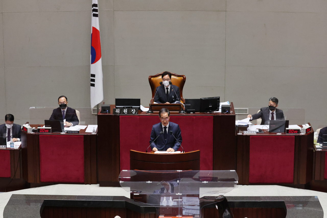 한덕수 국무총리가 7일 오전 국회에서 열린 예산결산특별위원회 전체회의에서 인사말을 하고 있다. [연합]