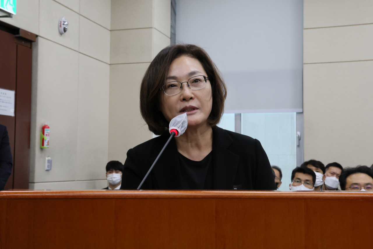 박희영 용산구청장이 7일 오후 국회에서 열린 행정안전위원회 전체회의에 참석, 발언대에서 의원들의 질의에 답변하고 있다. [연합]