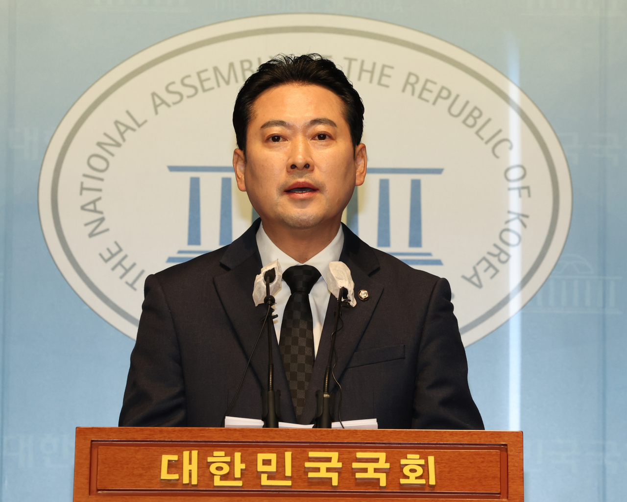 국민의힘 장동혁 원내대변인이 6일 국회 소통관에서 현안 브리핑을 하고 있다. [연합]