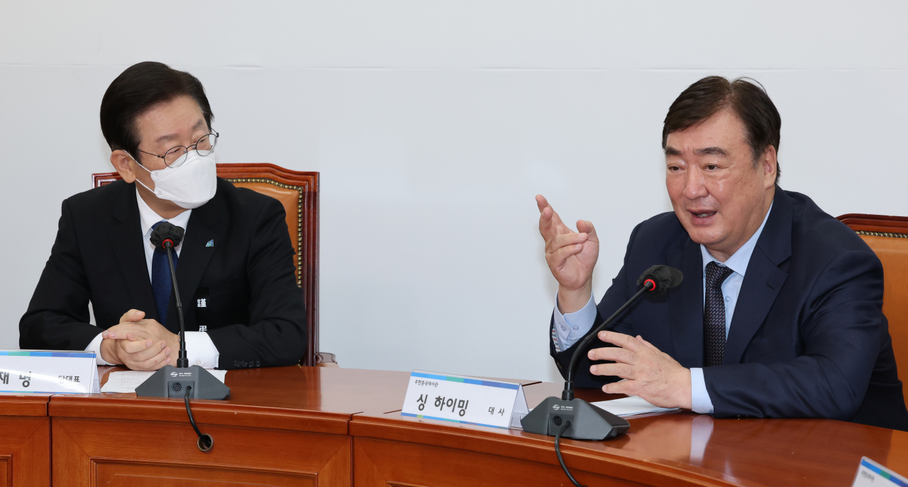 7일 국회 더불어민주당 대표실을 예방한 싱하이밍 주한중국대사가 인사말을 하고 있다. [연합]