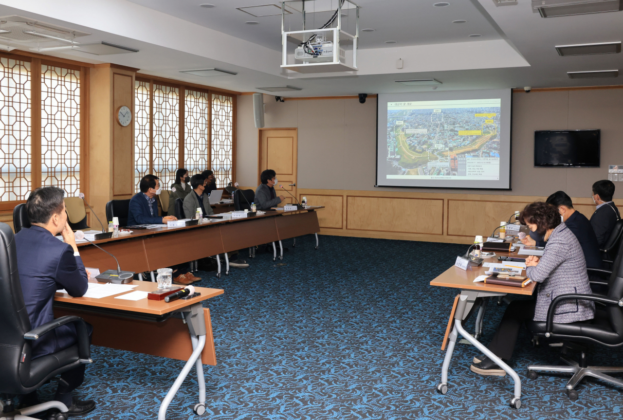 경상좌도 병영성 서문 복원 실시설계용역 중간보고회를 개최했다. [울산중구 제공]